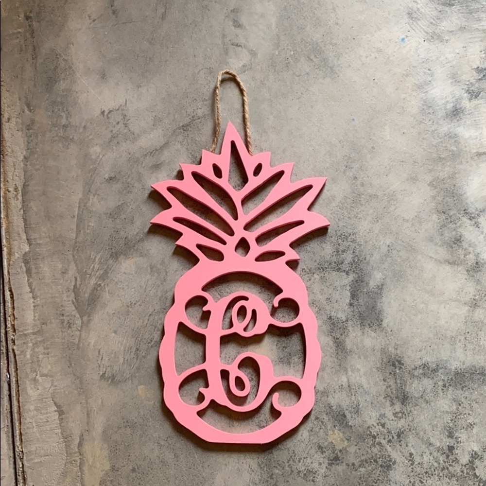 Pineapple letter “C” wall hanger